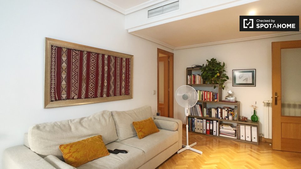Double room Madrid, 2 beds, 80m² — photo 10