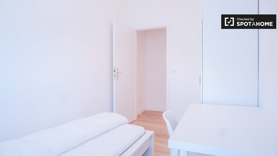 Double room Berlin, 6 beds, 115m² — photo 2
