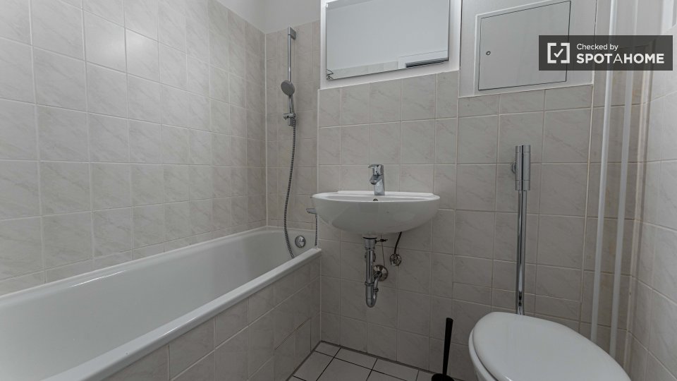 Double room Berlin, 4 beds, 66m² — photo 11