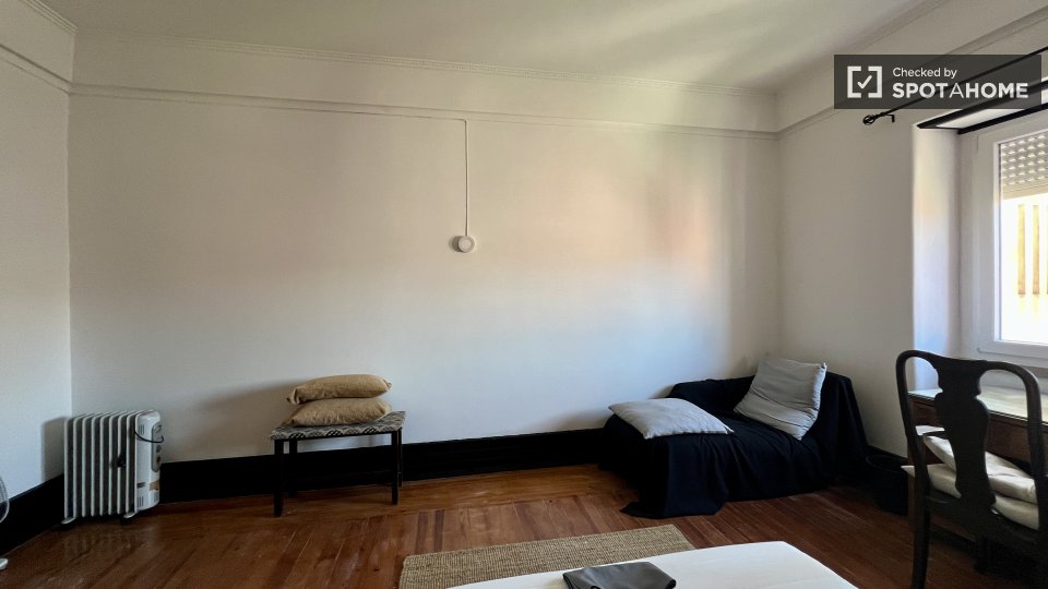Double room Lisbon, 5 beds — photo 45