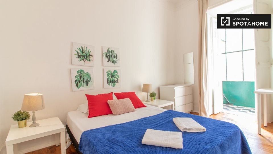 Double room Lisbon, 5 beds, 90m² — photo 1