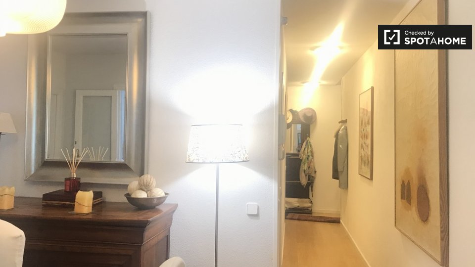 Double room Madrid, 2 beds, 90m² — photo 17