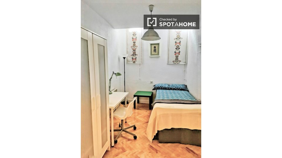 Double room Madrid, 6 beds, 150m² — photo 20