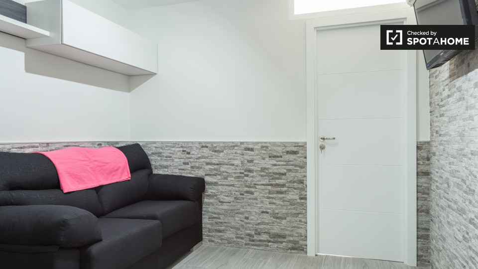 Double room Madrid, 3 beds, 60m² — photo 5