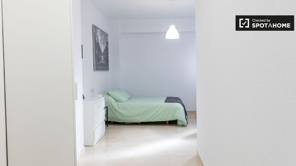 Double room Valencia, 4 beds, 100m² — photo 2