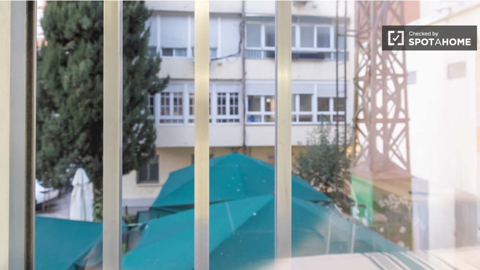 Double room Madrid, 3 beds, 50m² — photo 14