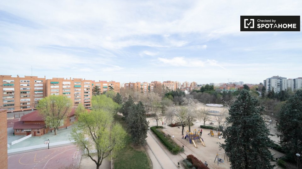 Double room Madrid, 4 beds, 86m² — photo 19
