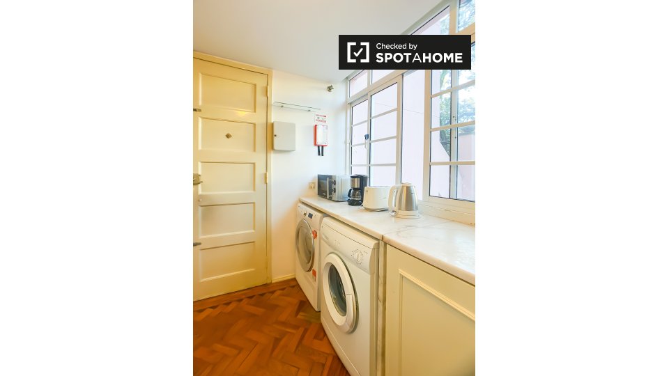 Double room Lisbon, 2 beds — photo 13