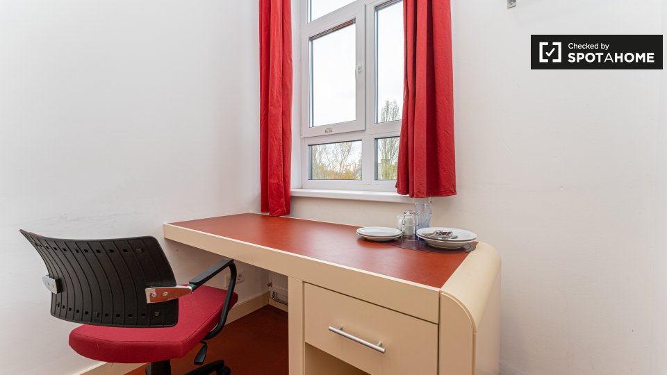 Double room Berlin, 2 beds, 15m² — photo 13