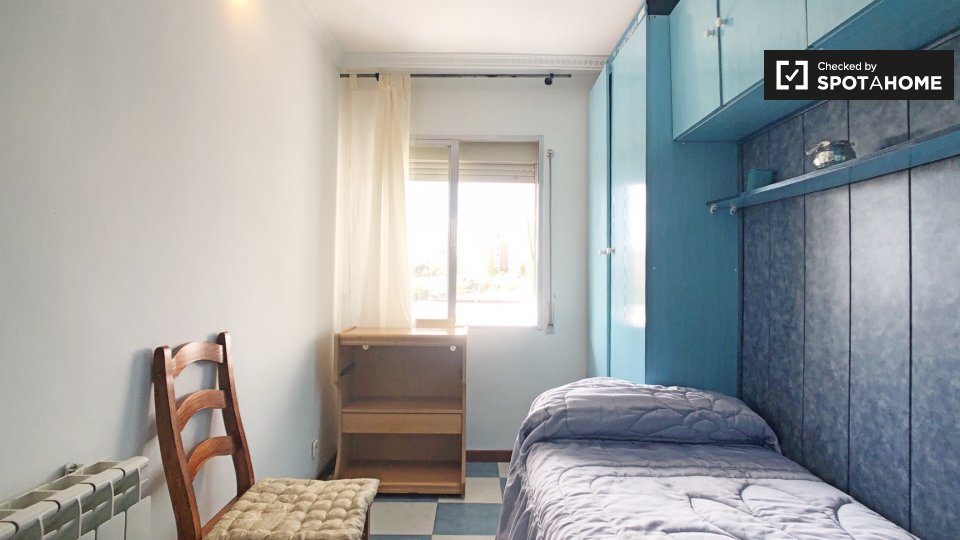 Double room Madrid, 2 beds, 75m² — photo 1