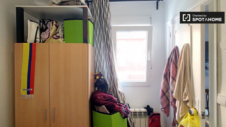 Double room Madrid, 3 beds, 50m² — photo 5