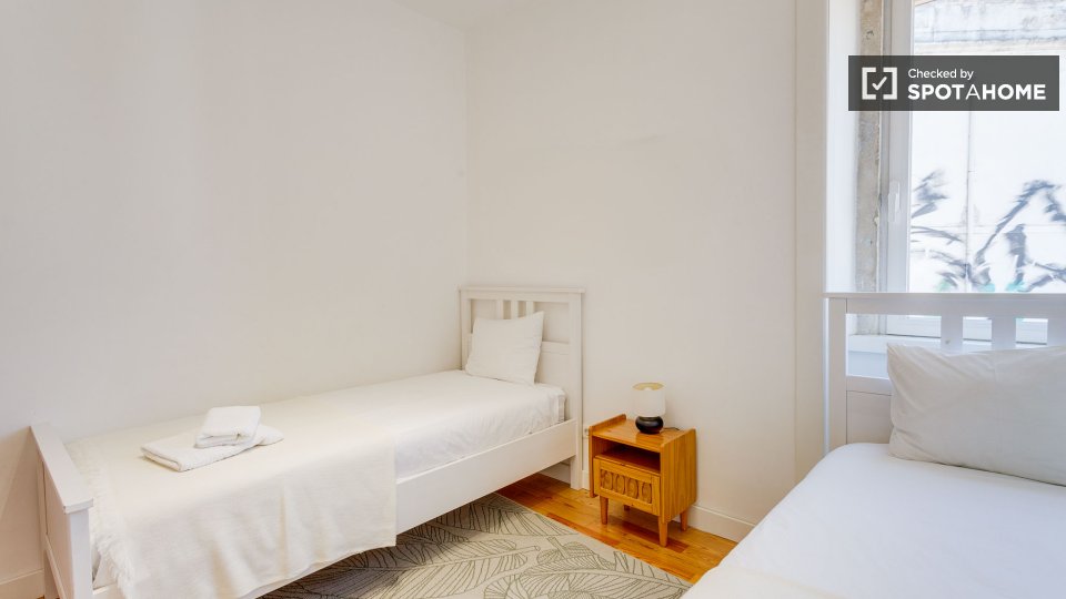 Apartment Lisbon, 2 beds — photo 38