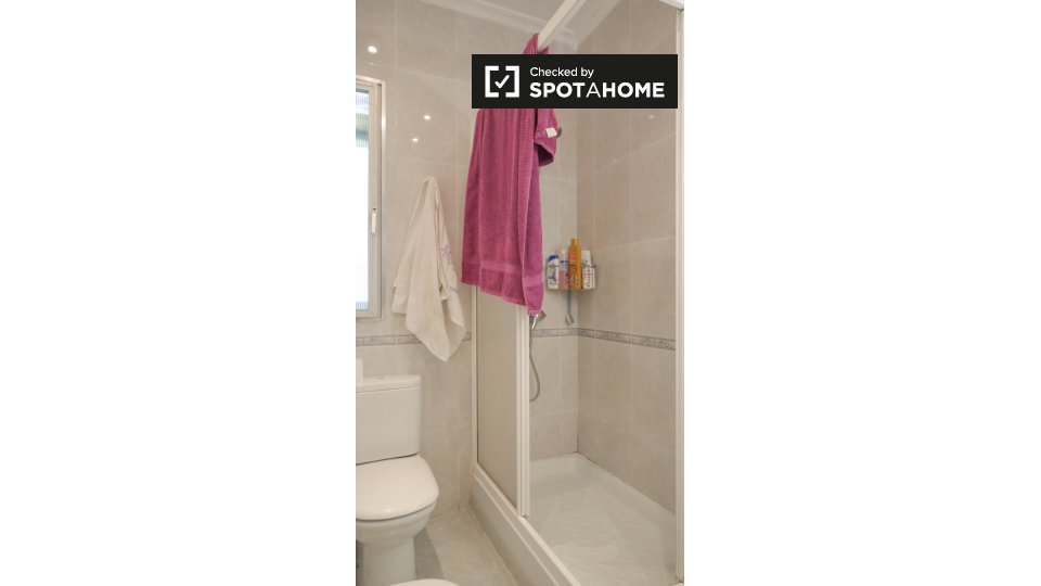 Double room Madrid, 3 beds, 60m² — photo 18