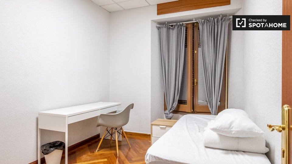 Double room Alcala_De_Henares, 6 beds — photo 1