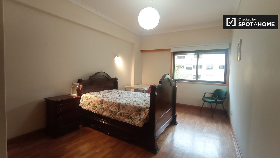 Double room Lisbon, 5 beds, 300m² — photo 1