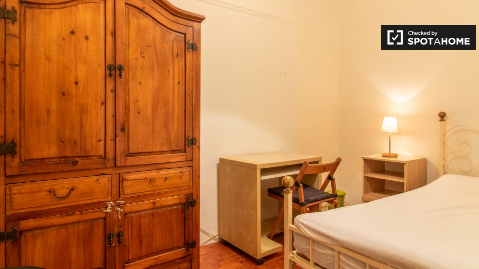 Double room Lisbon, 4 beds, 60m² — photo 12