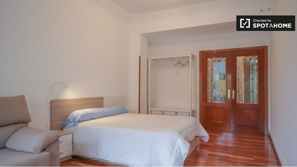Double room Madrid, 4 beds, 120m² — photo 13