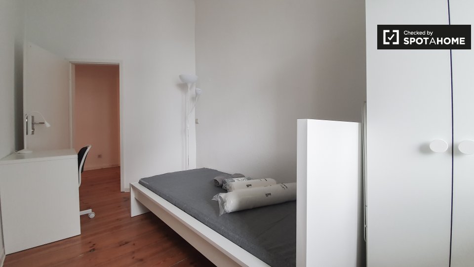 Double room Berlin, 3 beds — photo 10