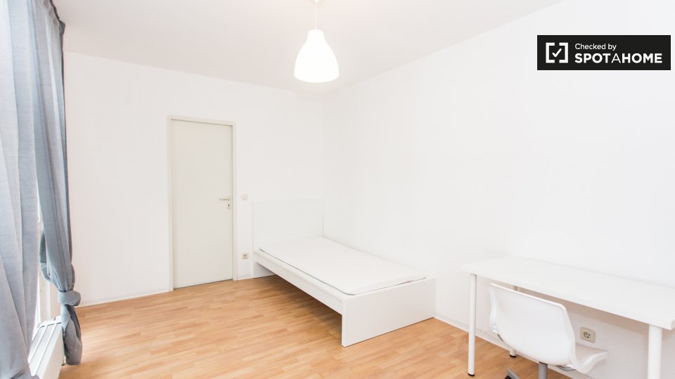 Double room Berlin, 3 beds, 67m² — photo 10