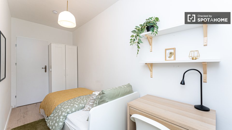 Double room Berlin, 5 beds, 59m² — photo 3