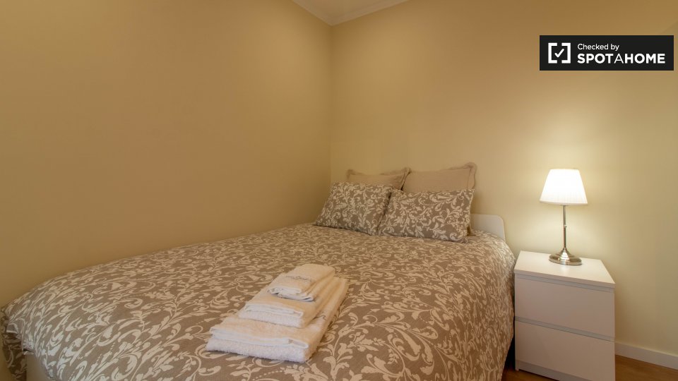 Double room Lisbon, 5 beds, 117m² — photo 2