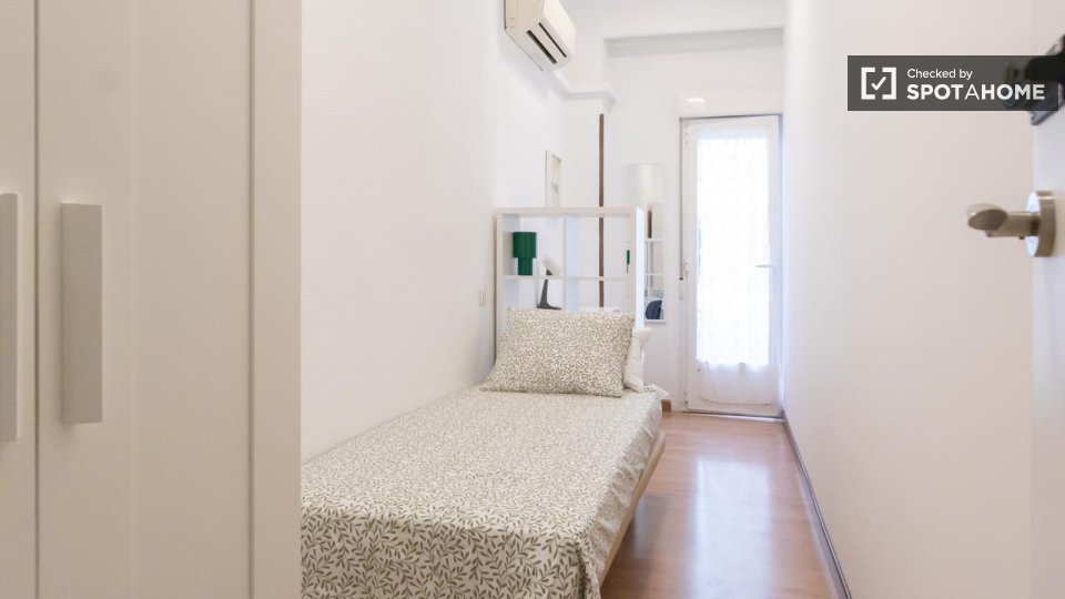 Double room Madrid, 6 beds, 116m² — photo 1