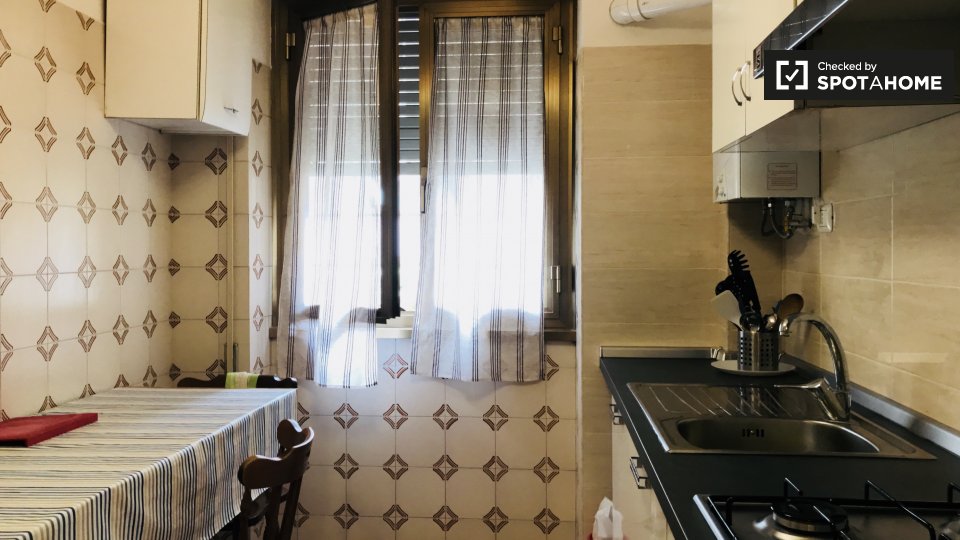 Double room Rome, 3 beds, 85m² — photo 11
