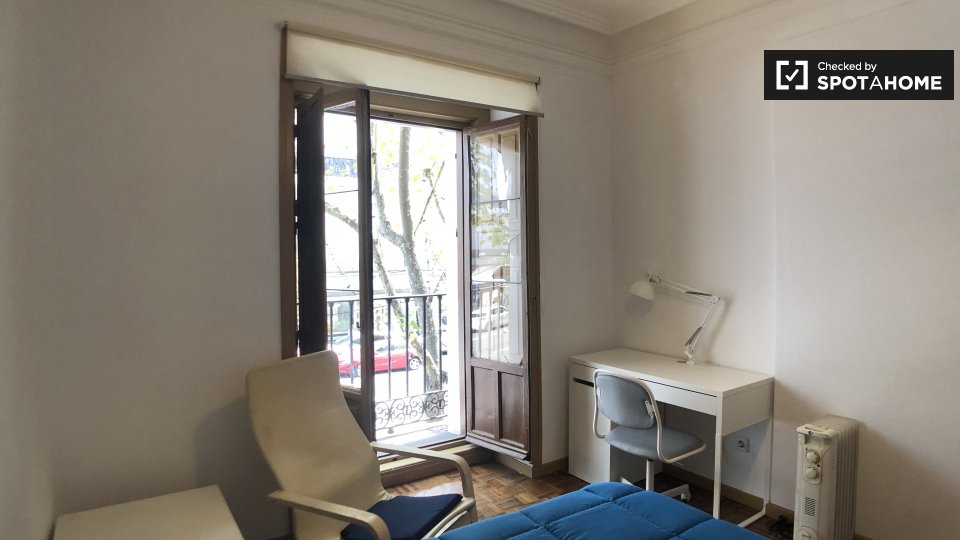 Double room Madrid, 5 beds, 100m² — photo 4