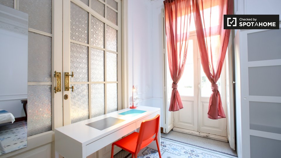 Double room Valencia, 10 beds, 300m² — photo 5