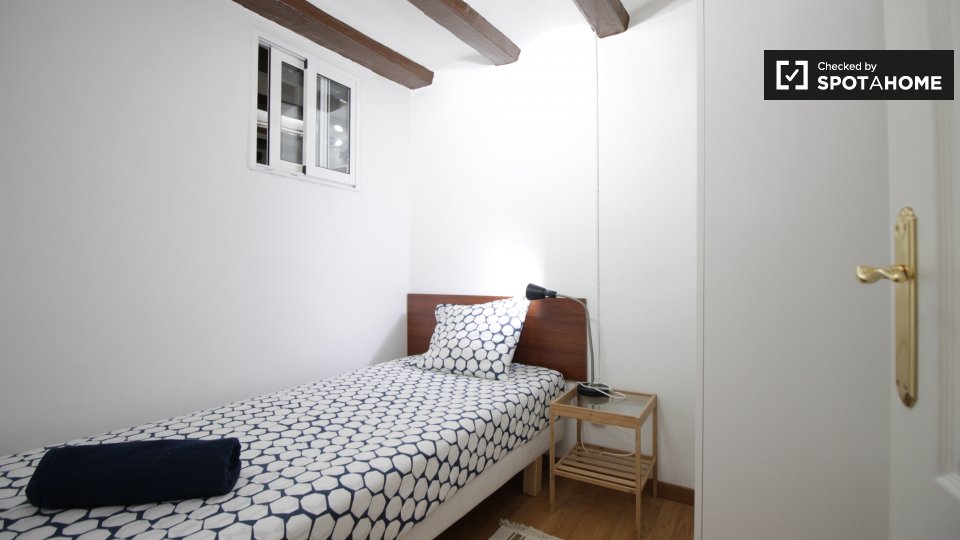 Double room Barcelona, 2 beds, 35m² — photo 11