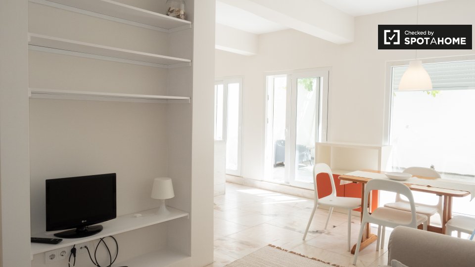 Apartment Lisbon, 2 beds, 70m² — photo 2