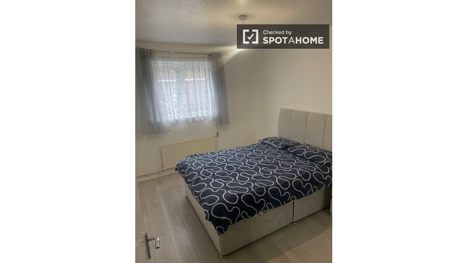 Double room London, 3 beds — photo 40