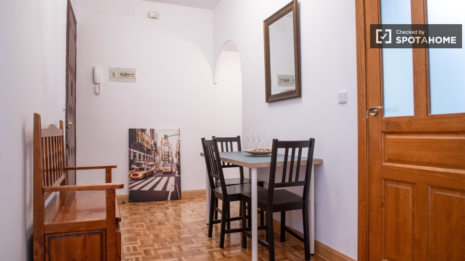 Double room Madrid, 5 beds, 120m² — photo 1