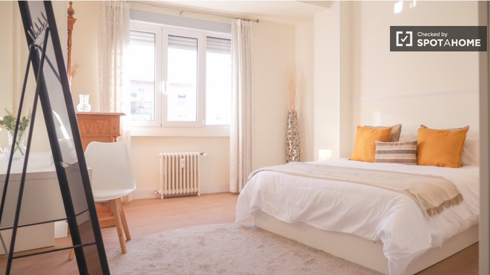 Double room Madrid, 6 beds, 130m² — photo 8