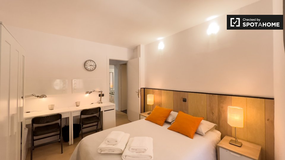 Double room Barcelona, 3 beds, 100m² — photo 7