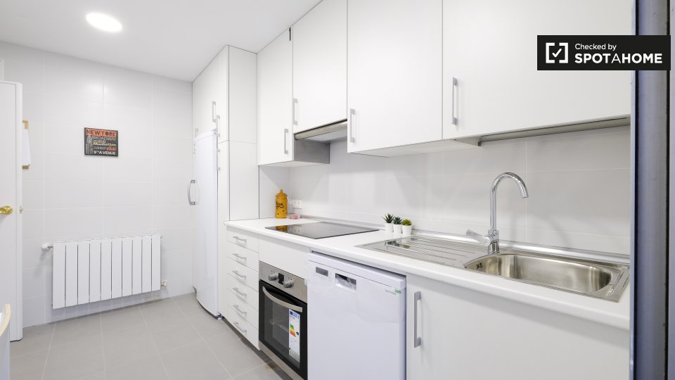 Double room Madrid, 6 beds, 160m² — photo 10