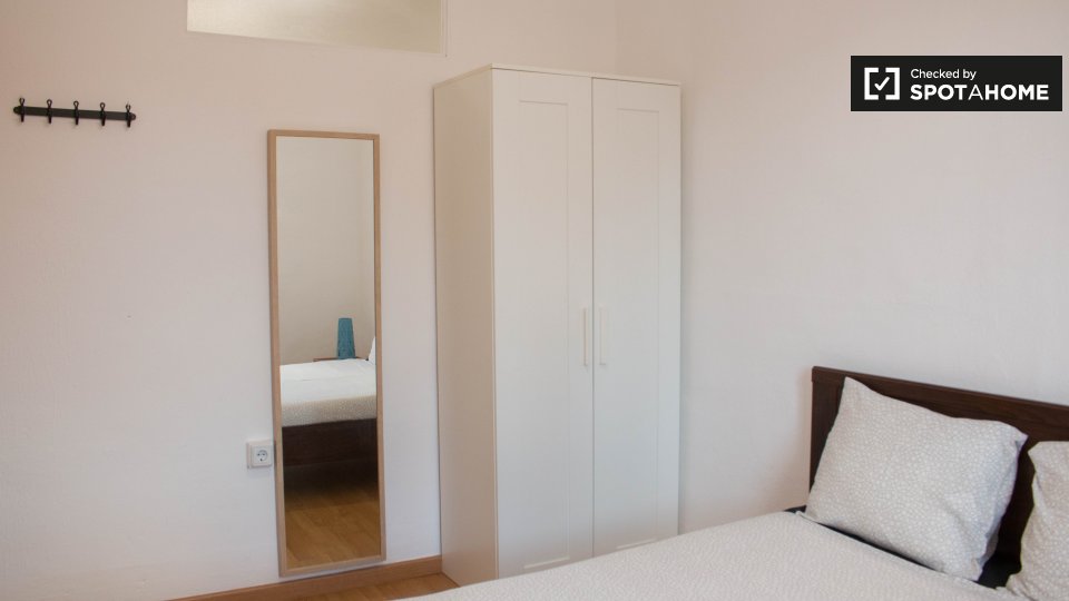 Double room Barcelona, 3 beds — photo 15