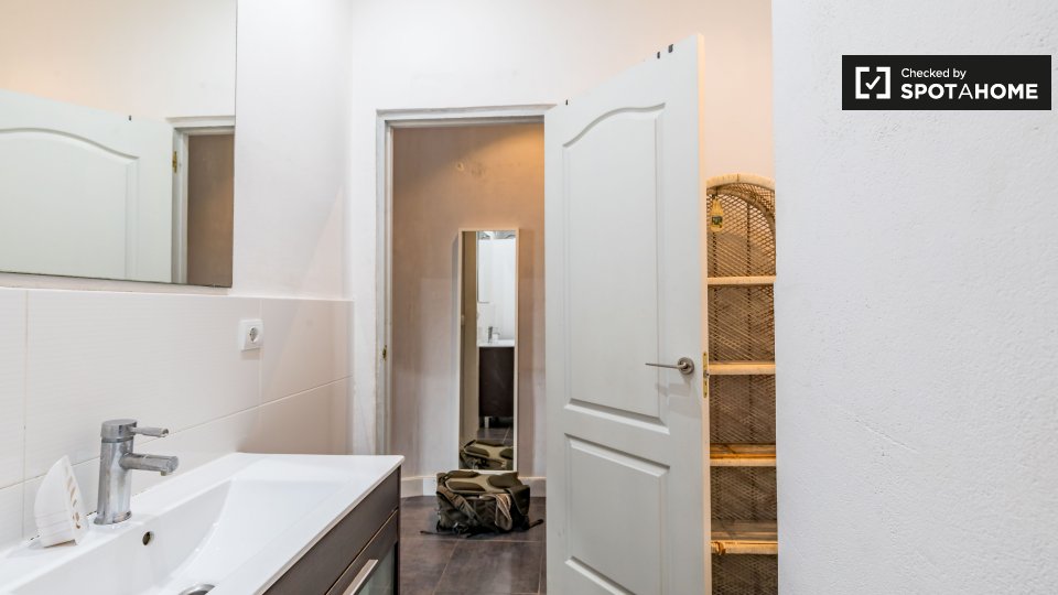 Double room Valencia, 6 beds, 100m² — photo 7
