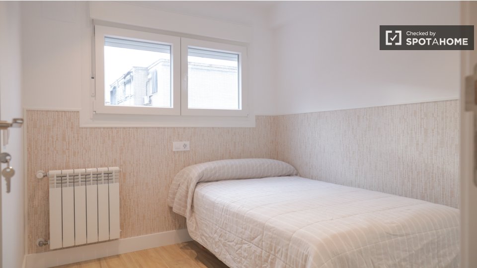Double room Madrid, 3 beds — photo 5