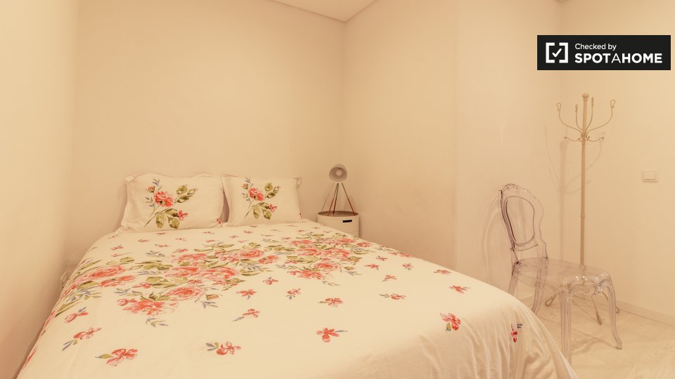 Apartment Lisbon, 2 beds, 70m² — photo 13