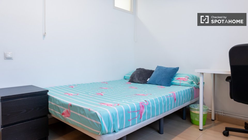Double room Madrid, 3 beds — photo 20
