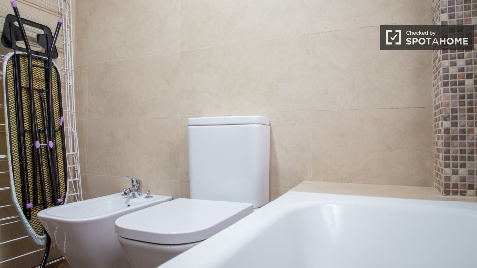 Double room Madrid, 5 beds, 120m² — photo 15