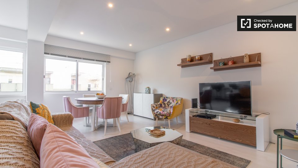 Apartment Lisbon, 2 beds, 70m² — photo 2