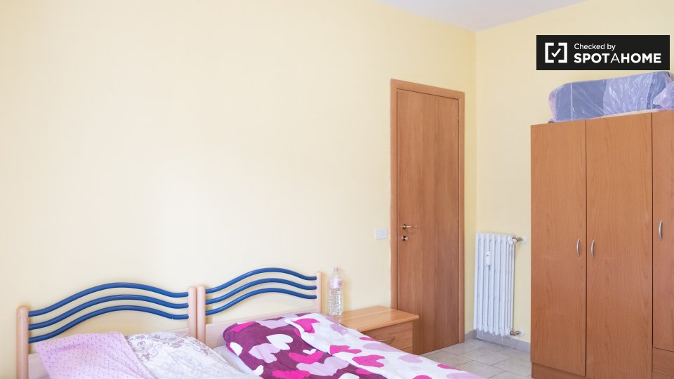 Bed for rent in shared room in 2-bedroom apartment in Rome - a Roma