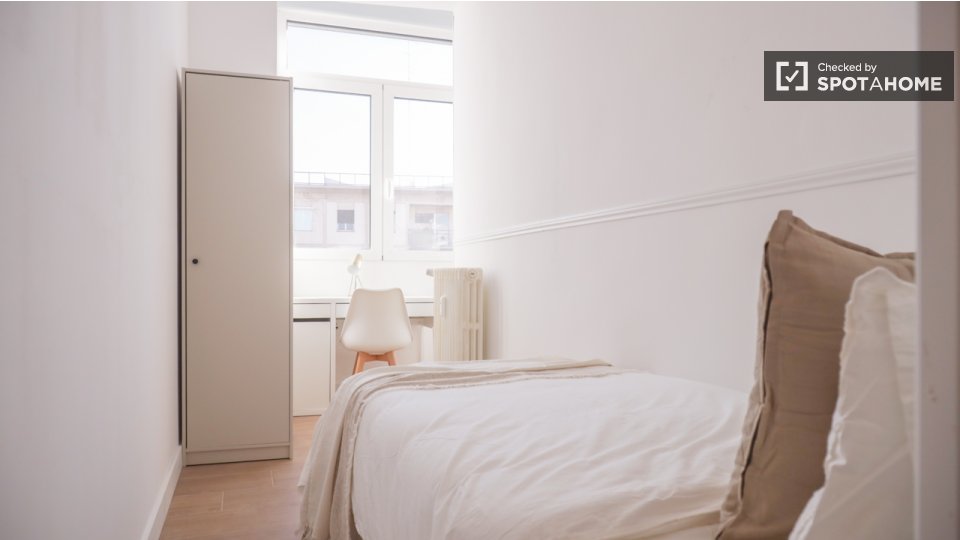 Double room Madrid, 6 beds, 130m² — photo 19