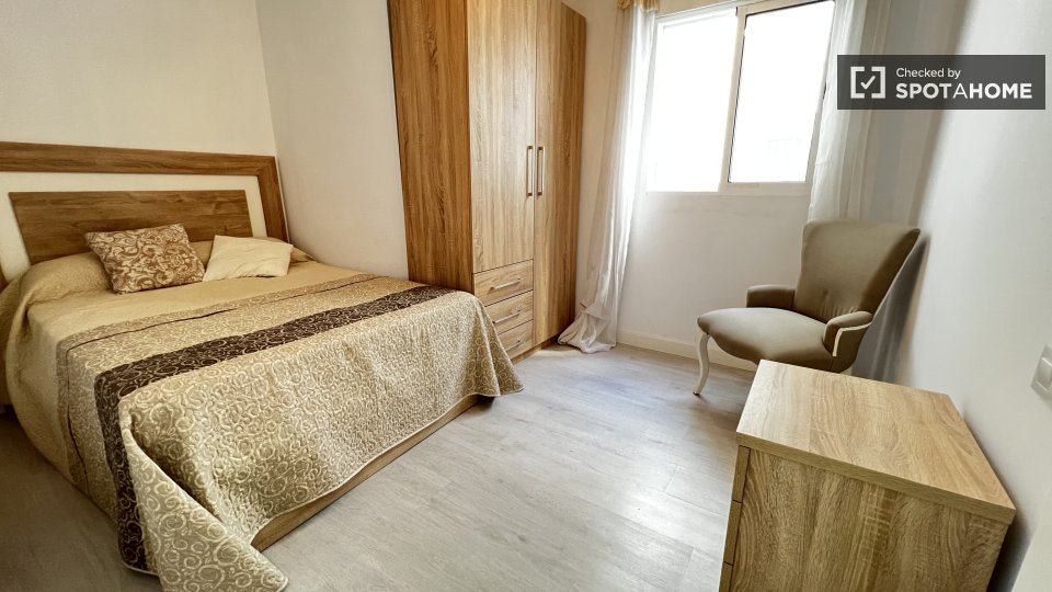 Double room Valencia, 4 beds, 90m² — photo 7