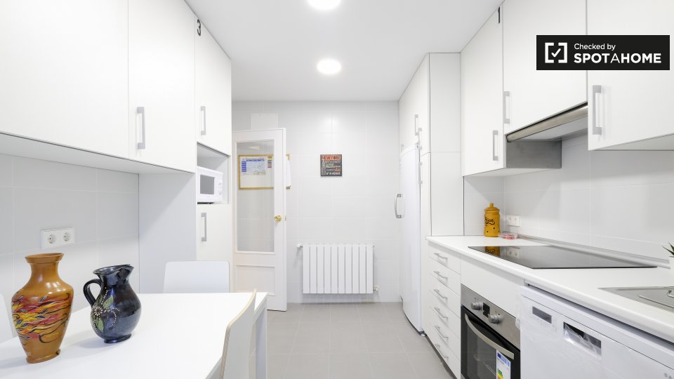 Double room Madrid, 6 beds, 160m² — photo 9