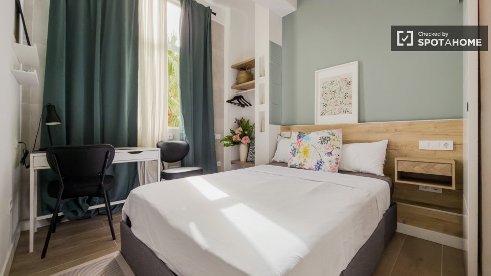 Double room Barcelona, 3 beds — photo 42
