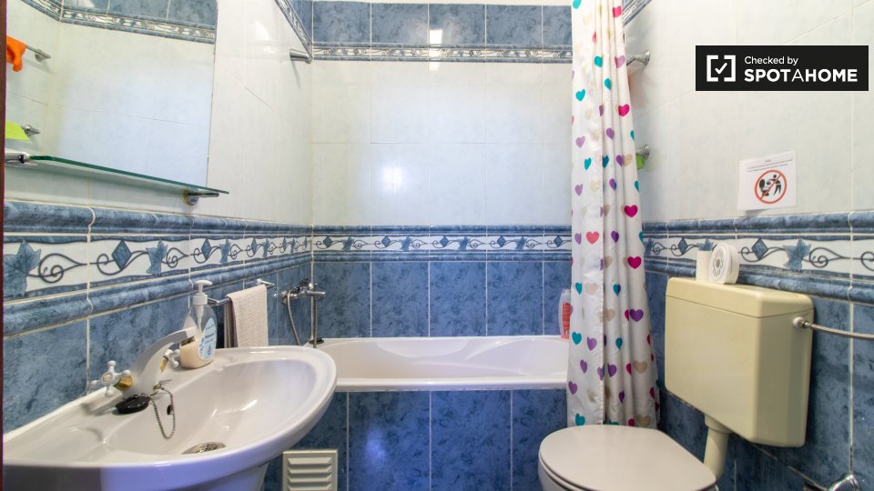 Double room Lisbon, 10 beds, 80m² — photo 11