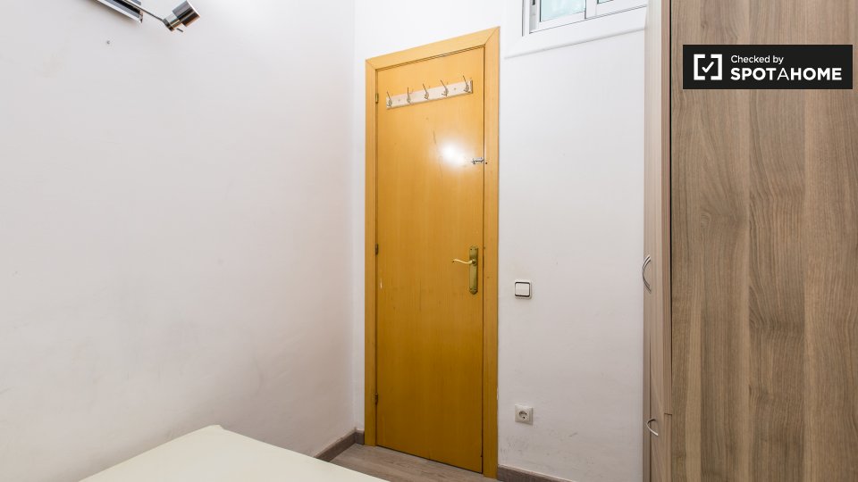 Apartment Barcelona, 3 beds, 60m² — photo 10